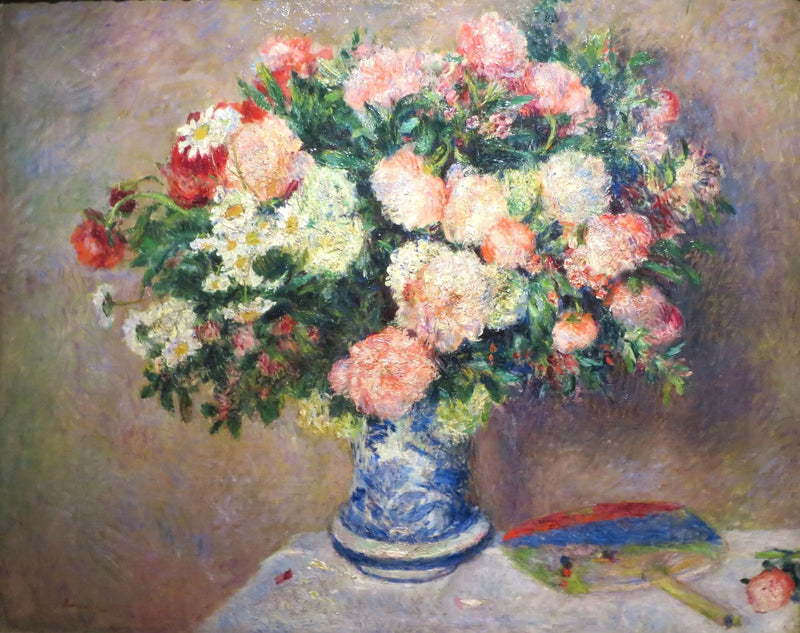 Ramo de crisantemos y un abanico japonés - Pierre-Auguste Renoir