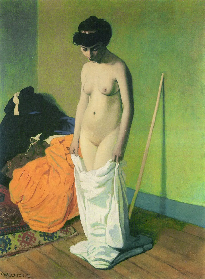 Mujer desnuda de pie sosteniendo su camisa con ambas manos - Félix Vallotton