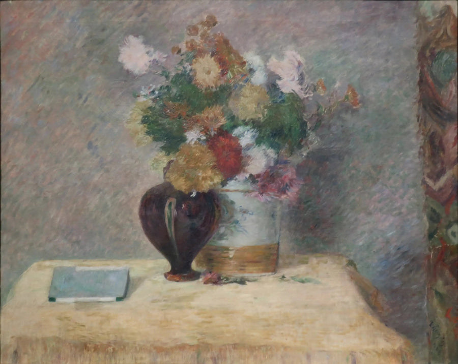 Flores y libro japonés sobre una mesa - Paul Gauguin